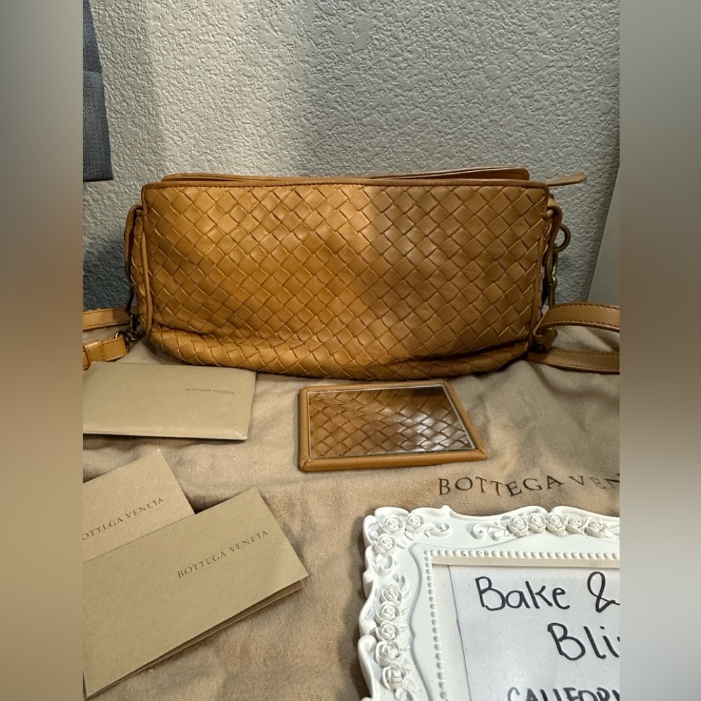 Bottega Veneta intercciato crossbody bag - Picture 8 of 16